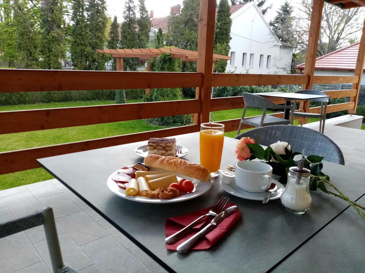 Ditlin Apartmanok Папа Екстер'єр фото